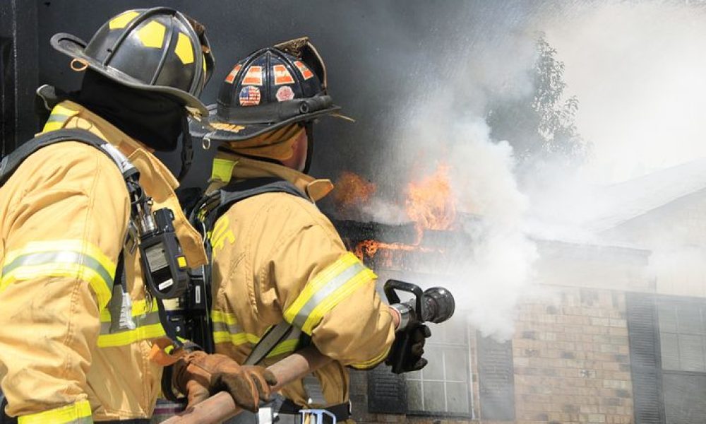 firefighter-4011612__480