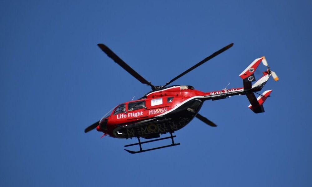 lifeflight-helicopter-g9ae7ebb7d_1280